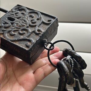 🖤HUGE 3D Cast iron Antique-Style Hanging decor with Padlock & Keys design
